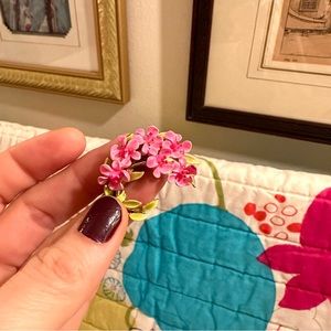vintage 60s art mode gold toned & pink enameled floral brooch / 🌸